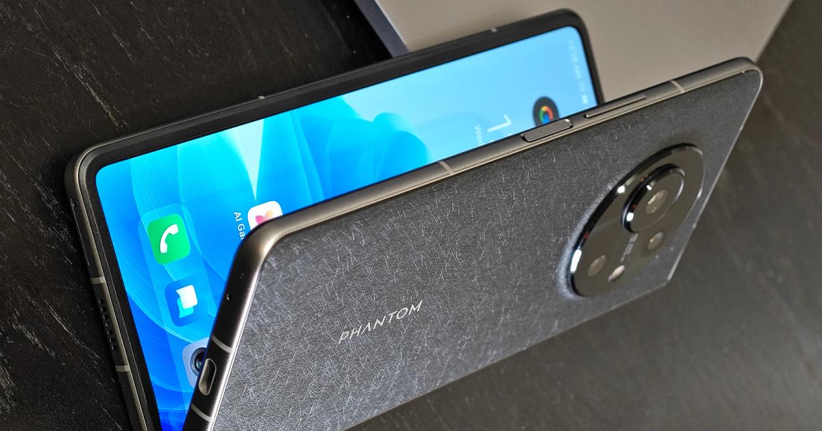 A first look at Tecno's Phantom V Fold, a surprisingly affordable foldable phone - HCNTimes.com