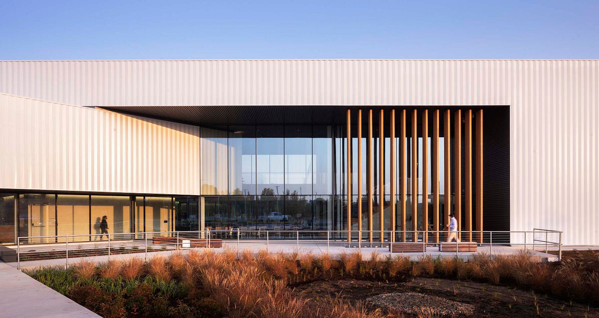 Modern Architecture Firms in Bangalore — ACP Cladding, Structural Glazing & Signage Services | by Paramount structure | Sep, 2025 | Medium