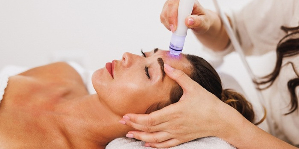 Best Hydrafacial in Delhi – A Complete Guide to Glow, Hydration & Skin Renewal