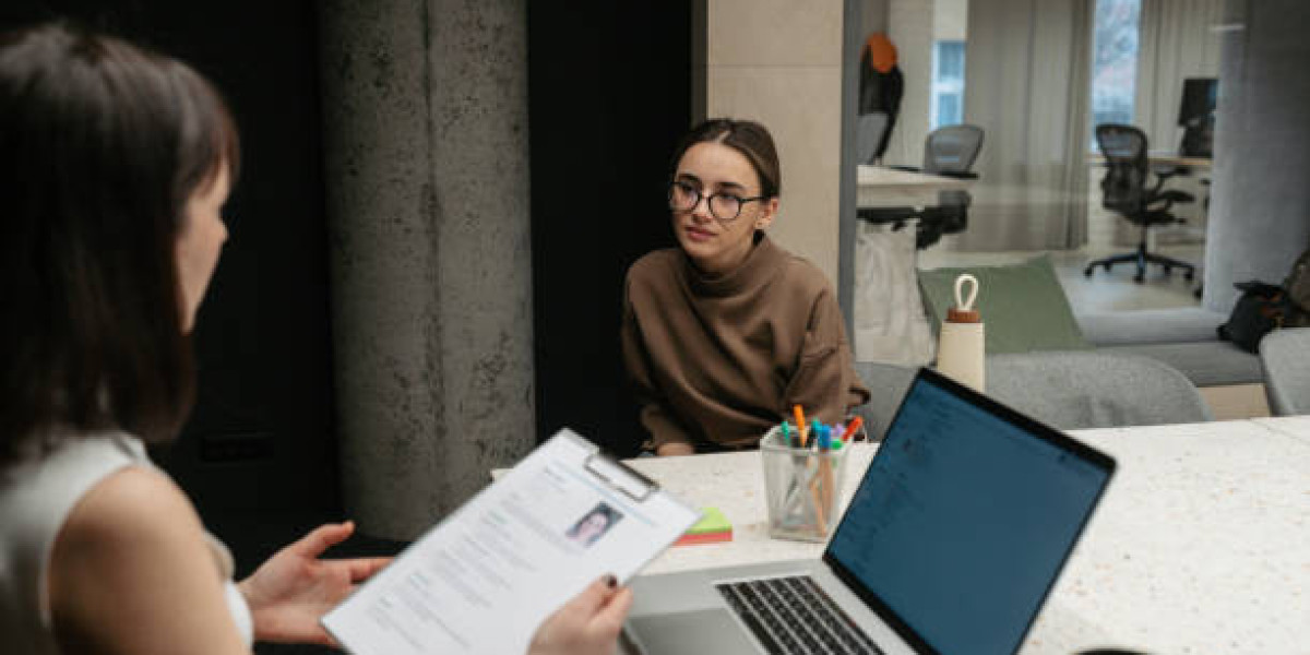 Why Should I Use a Job Recruiter Instead of Applying Online?