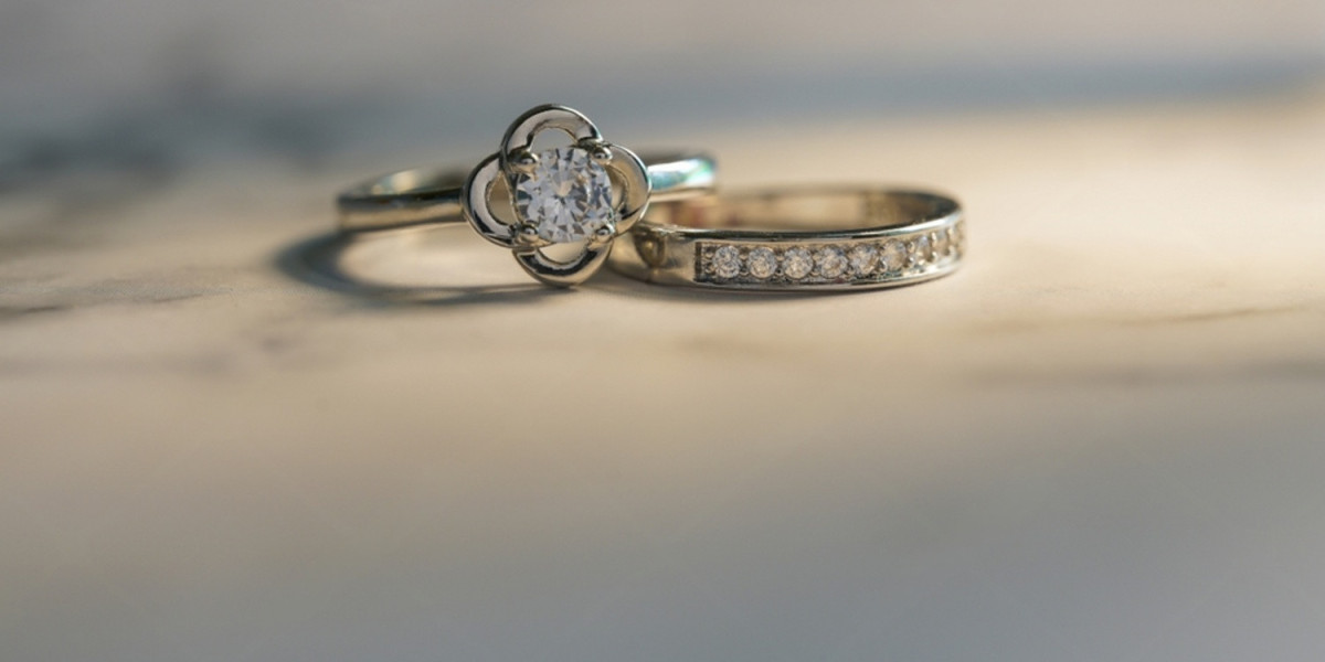 Why Choose Pear Cut Diamond Engagement Rings?