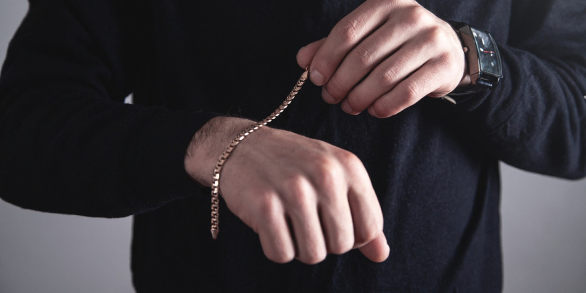 How to Choose the Right Men’s Gold Bracelet for Your Style and Budget?