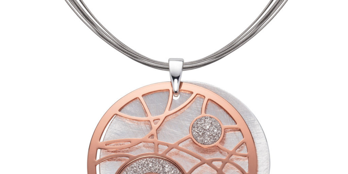 Necklace Trends 2026: Pearls, Pendants & Bold Chains Making Waves