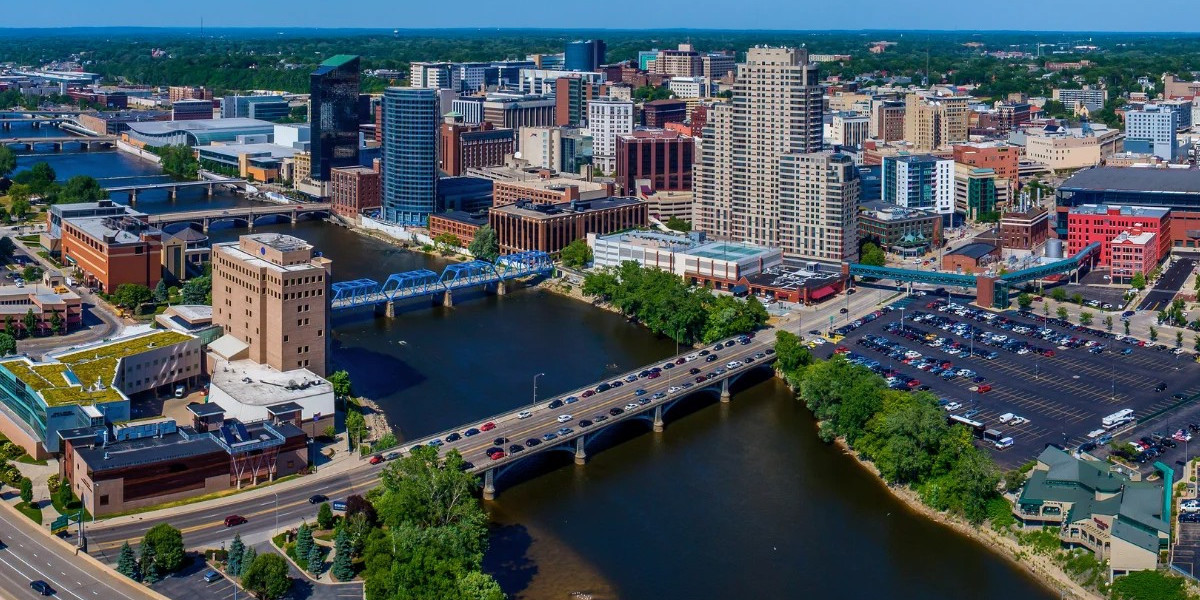 Flights to Grand Rapids: Cheap Fares, Culture & Local Life