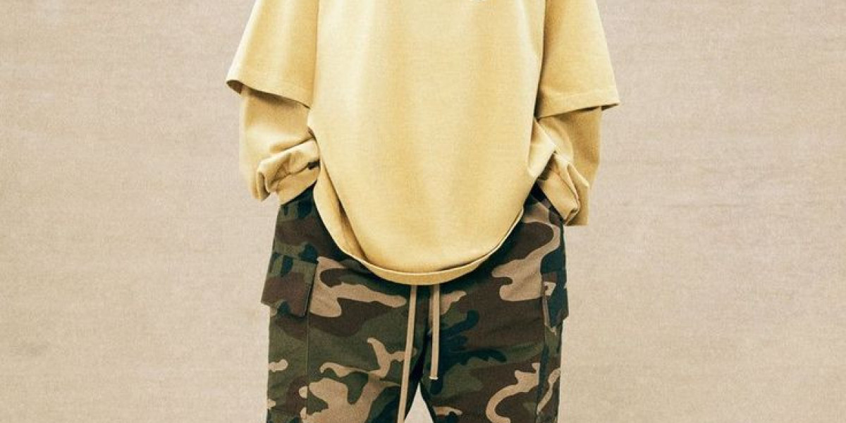 Why Essentials Clothing Is So Popular