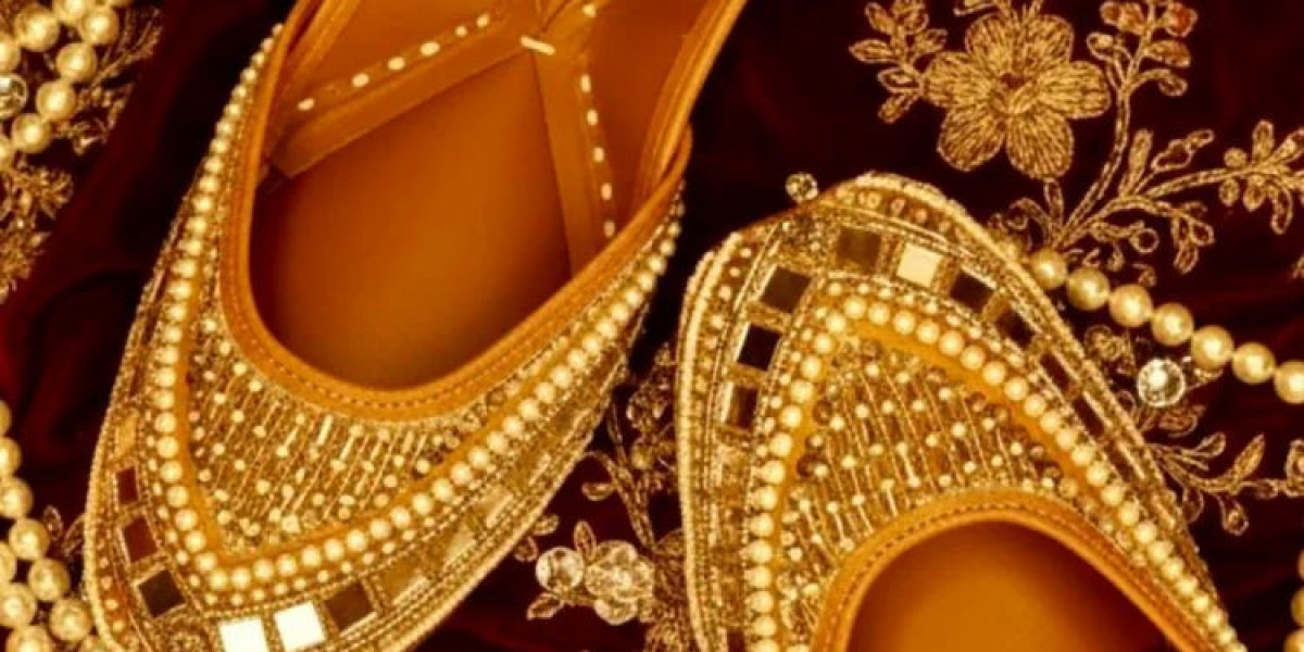 Why Are Punjabi Juttis Inconvenient At First? How to Make Punjabi Juttis Comfortable?