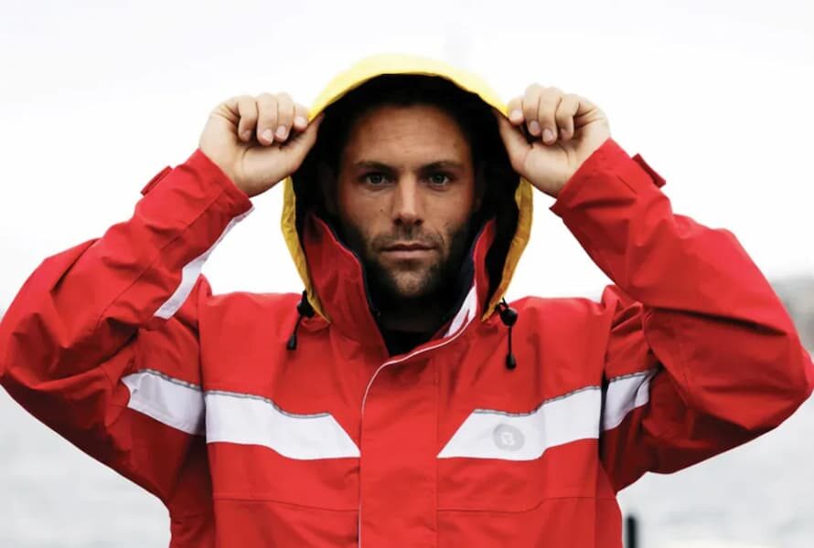 The Boat Owner’s Guide to Staying Dry: Essential Wet Weather Gear - Online Authority